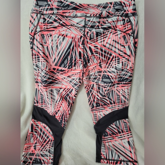 Calvin Klein Geometric Pink and Black Workout Leggings - Picture 6 of 8